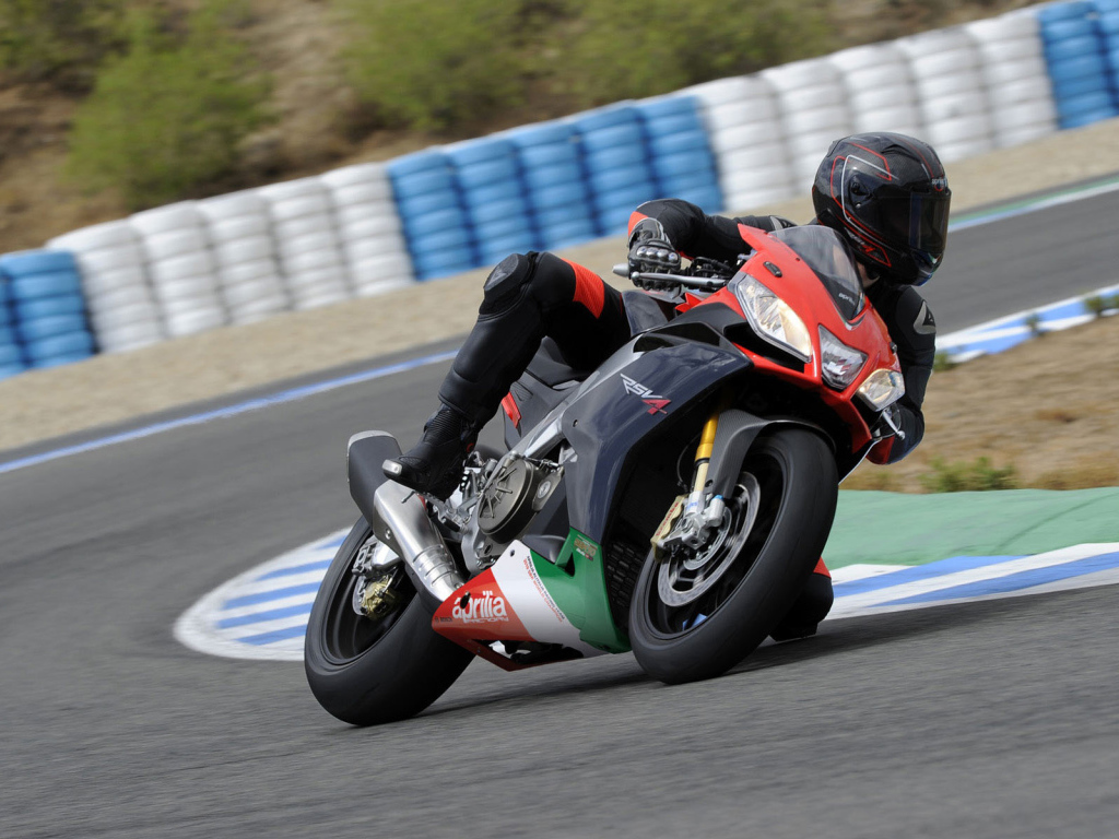 Aprilia RSV4 R