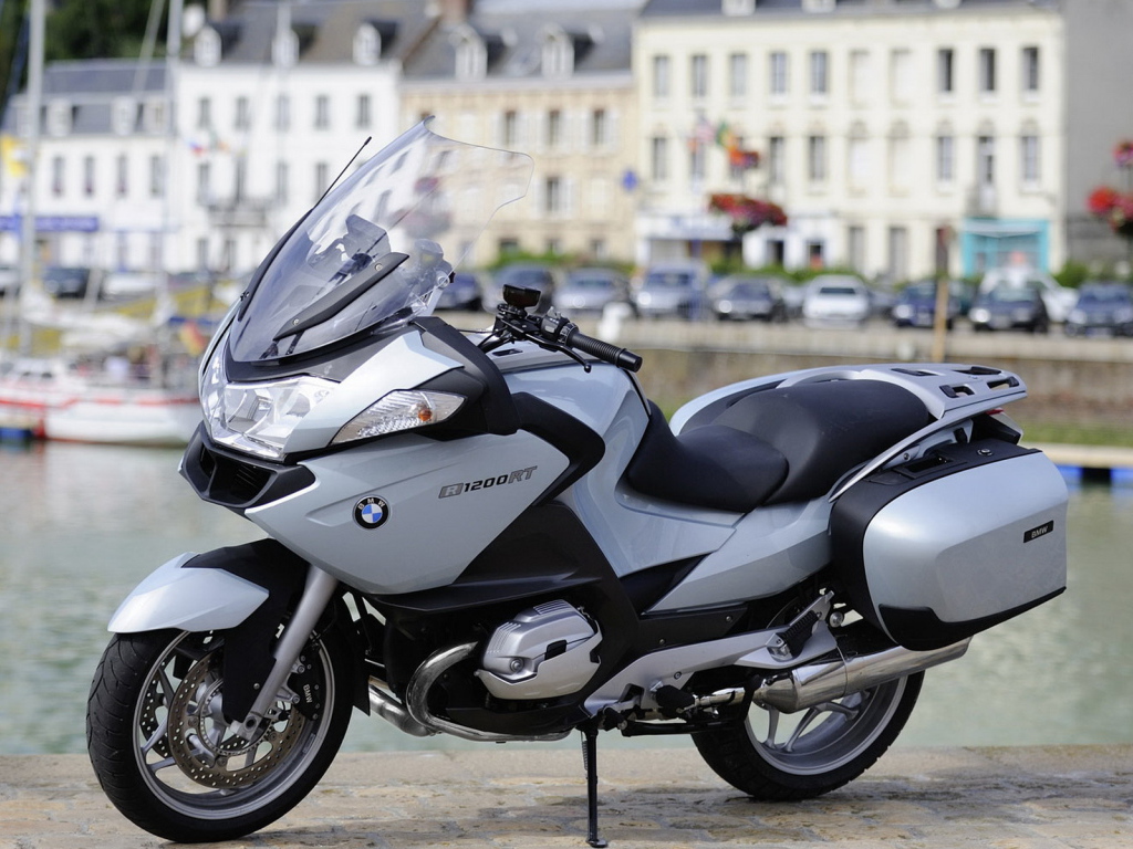 БМВ Р 1200 на пристани
