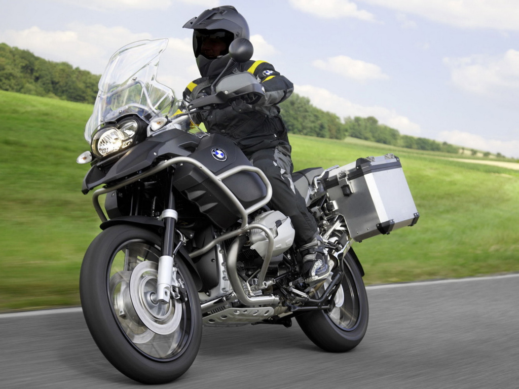 BMW R 1200 за городом