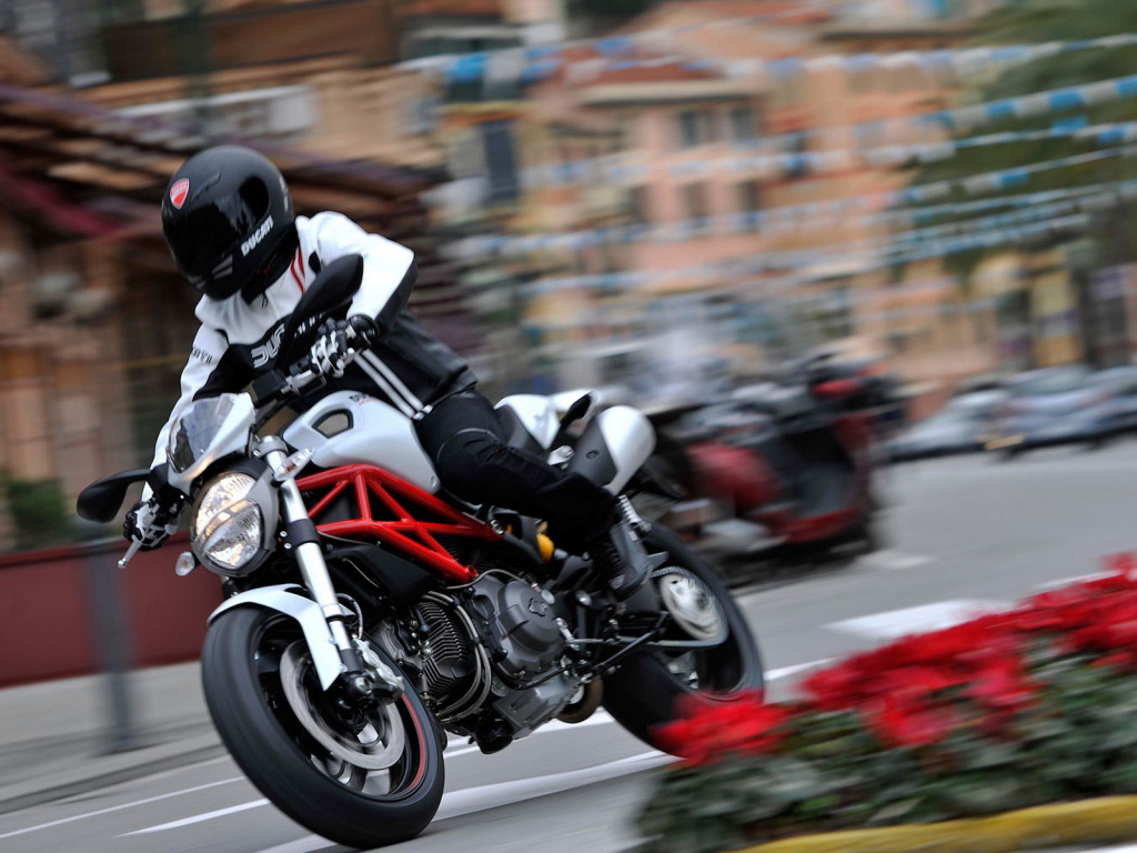 Дукати Монстер 796