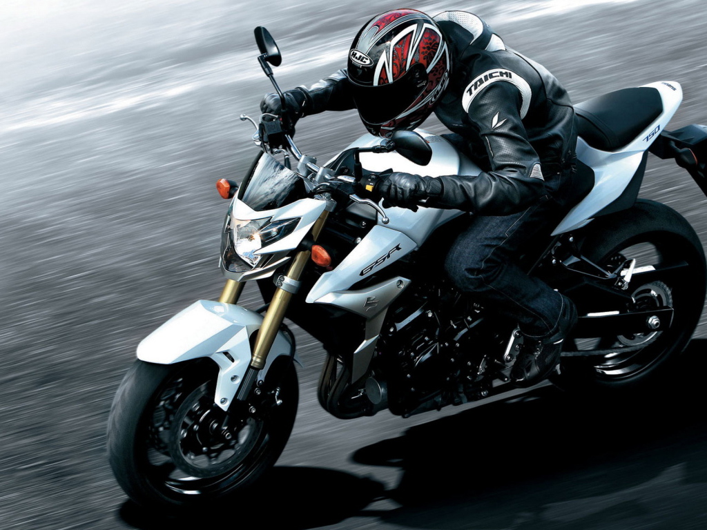 New Suzuki GSR 750