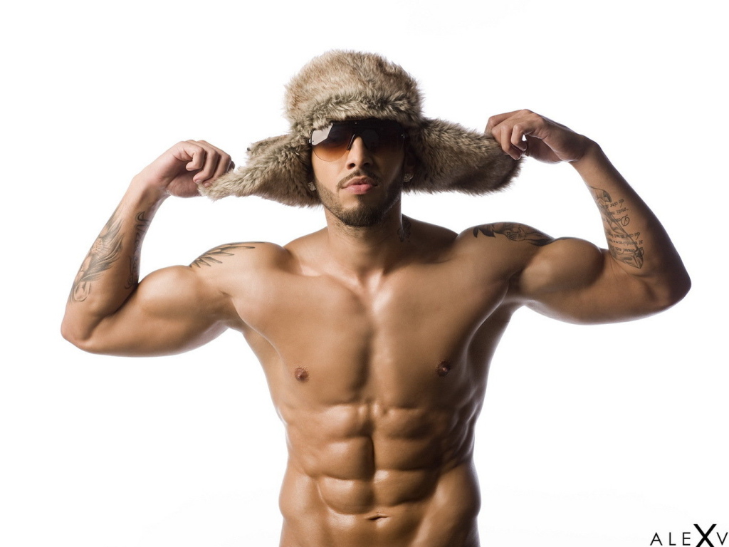 певец Alex Velea