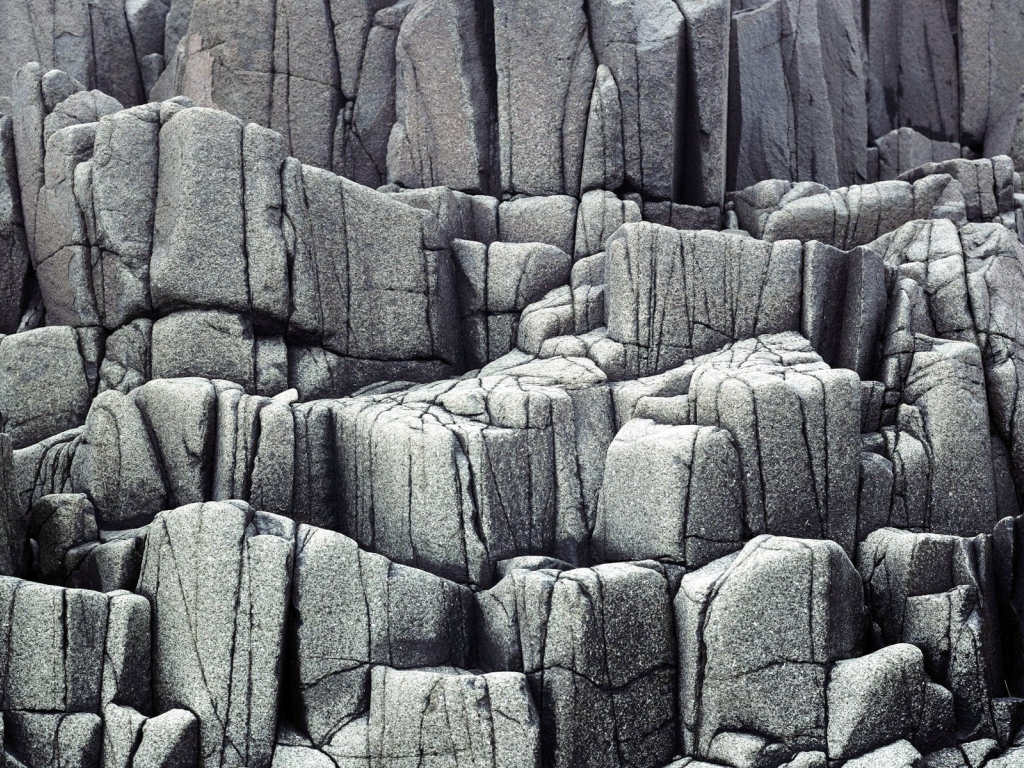 Скалы покрытые инеем