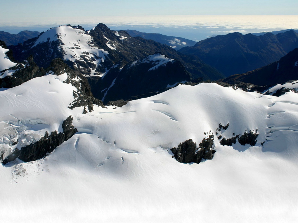 Снег, горы и небо