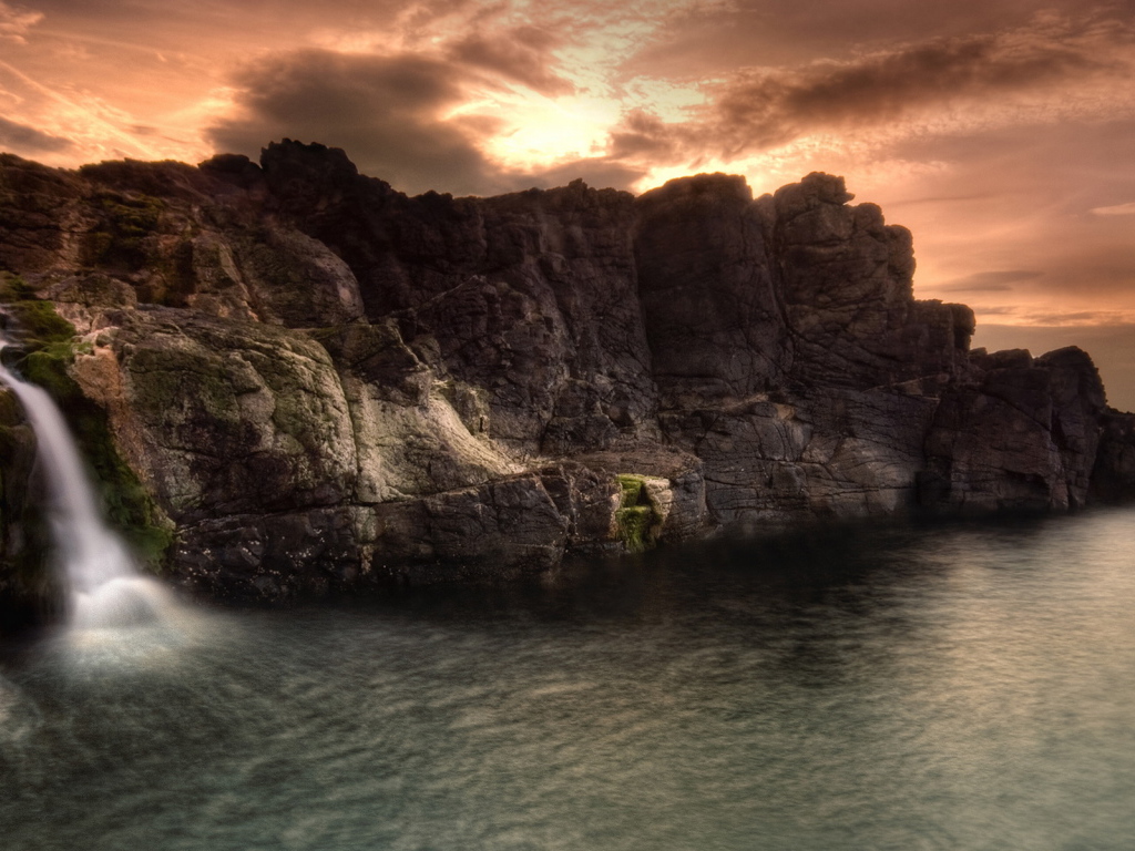 Высокий скальный берег