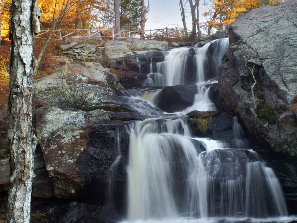 Осенний водопад