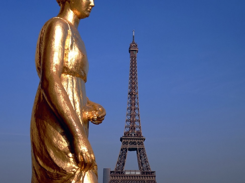 Эйфелева башня в Париже