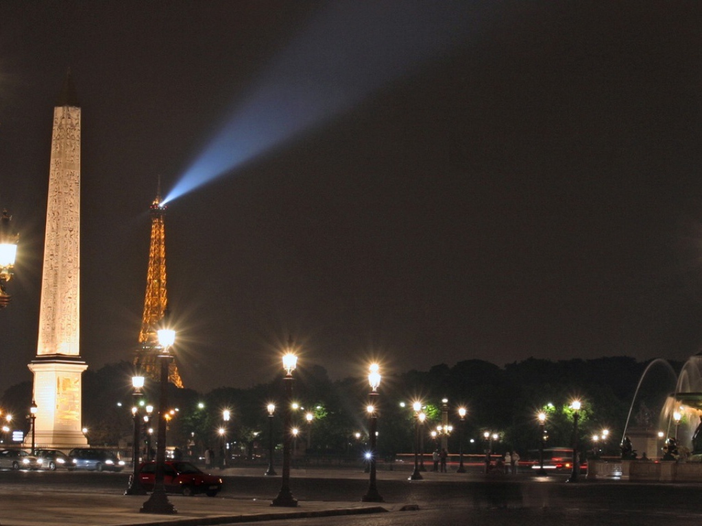 Ночь в Париже