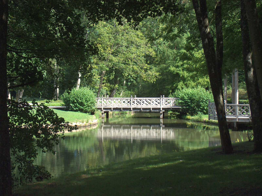 Мостик в парке