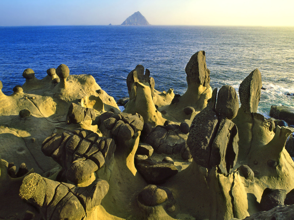 Остров в Филиппинском море