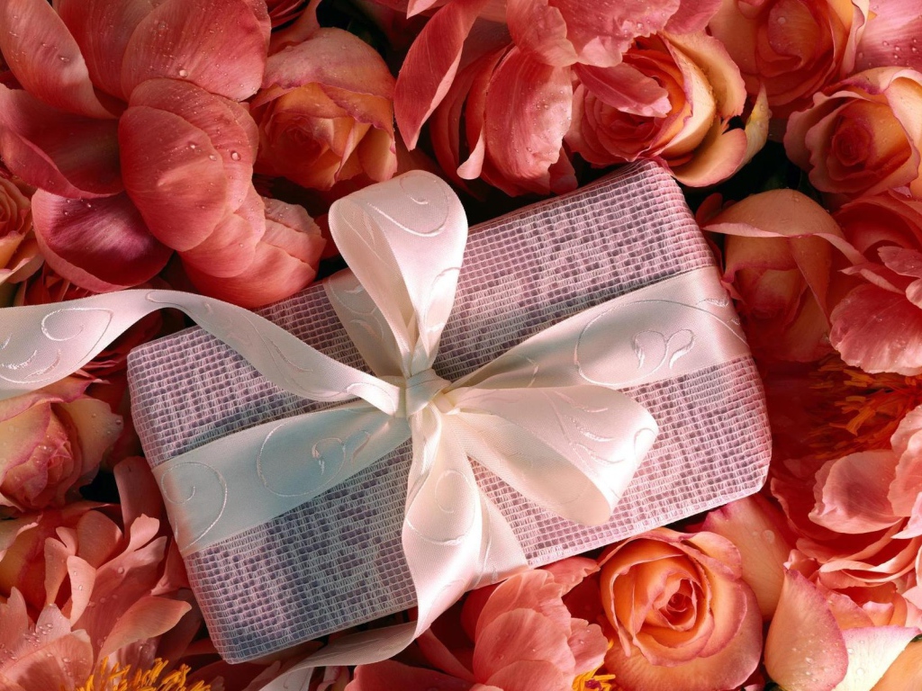 Подарок среди цветов