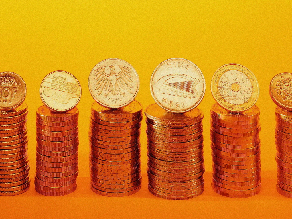 Стопки монет