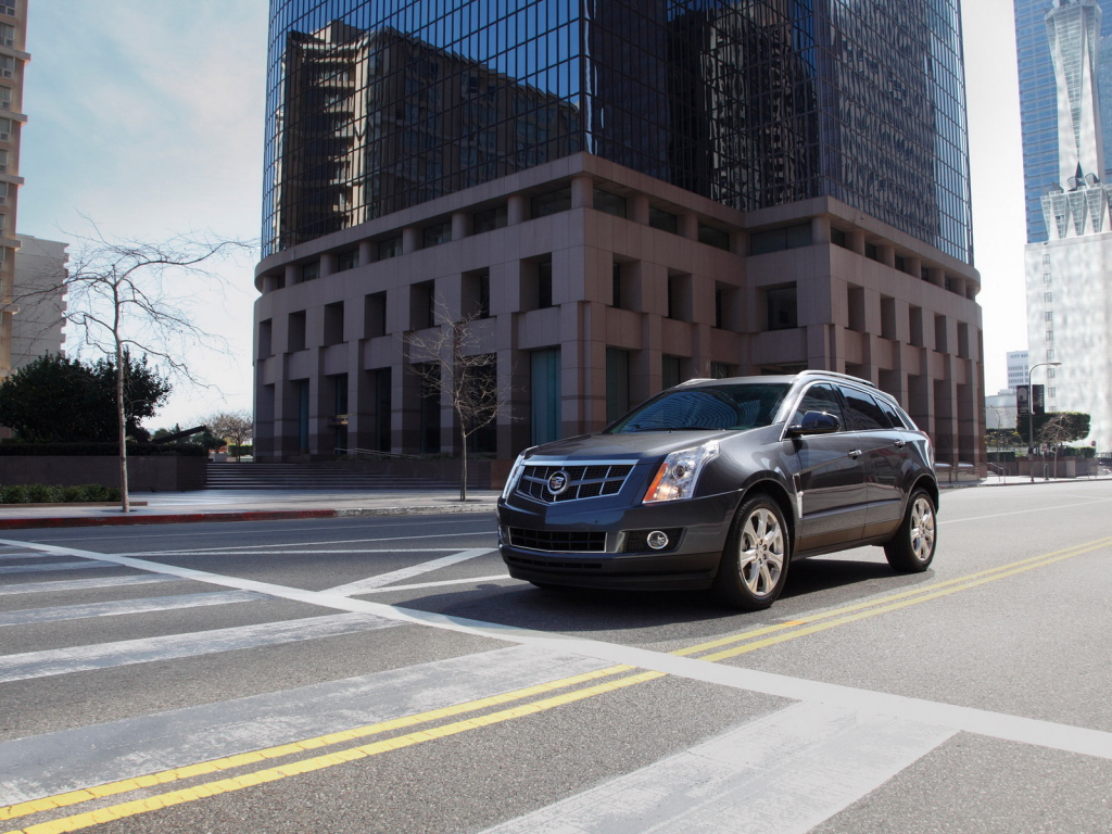Cadillac SRX в городе