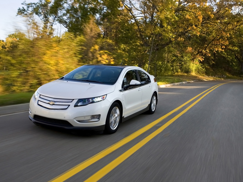 Chevrolet-Volt-White