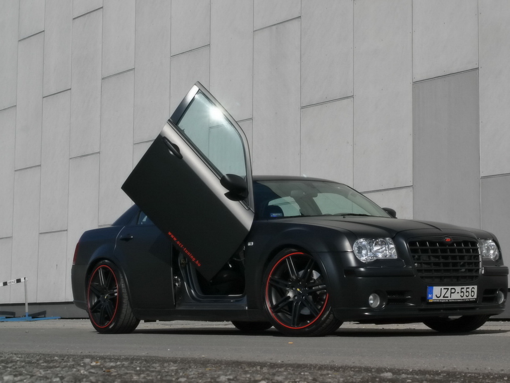 Chrysler-300C-Hemi-SRT-8