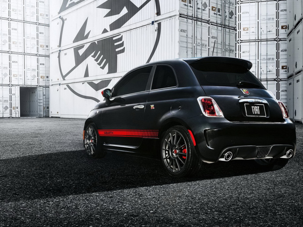 Черный Fiat-500 Abarth
