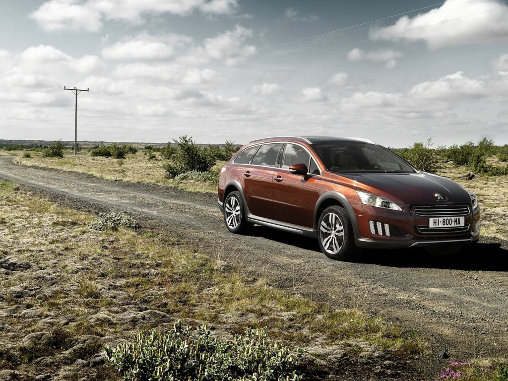 новый Peugeot-508 RXH