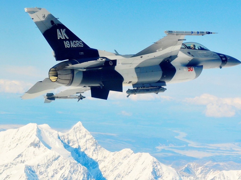 Истребитель над горами