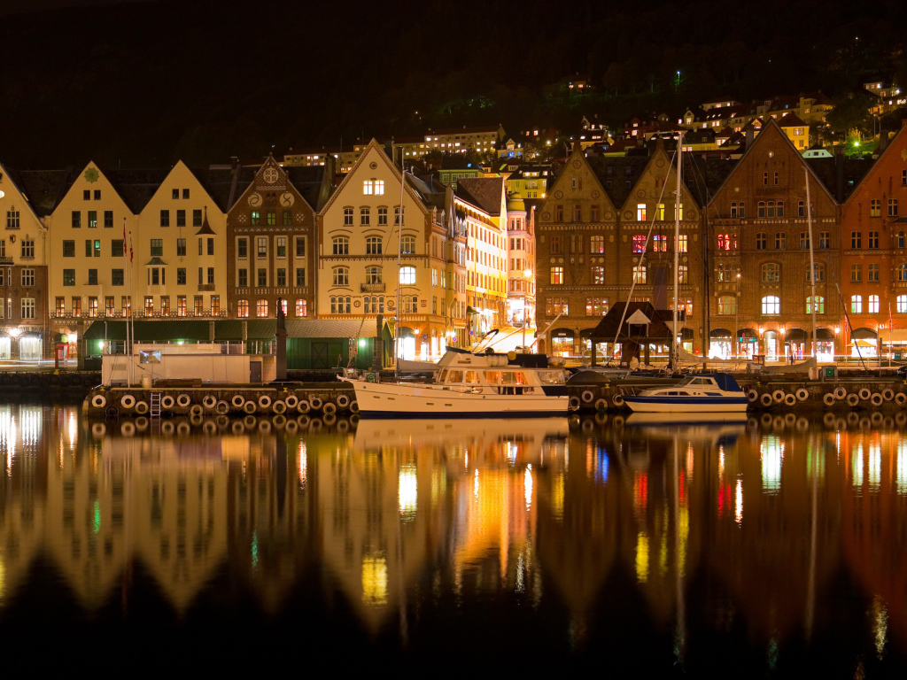 Отражение ночного города