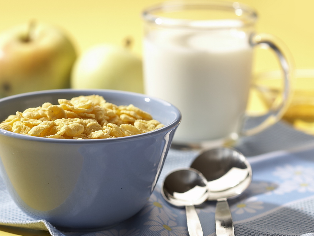 Хлопья и молоко