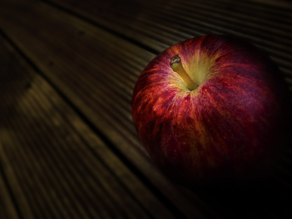 Спелое яблоко