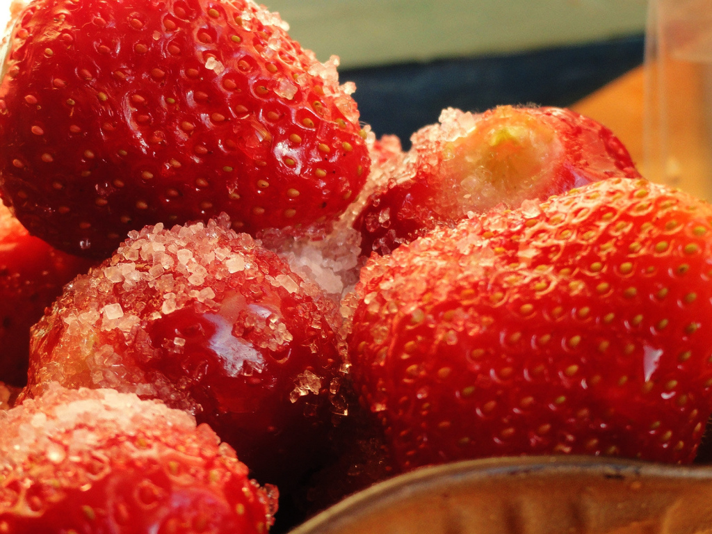 Клубника и лед