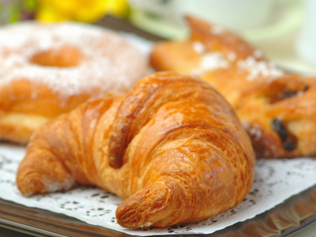 Круассан и пончик