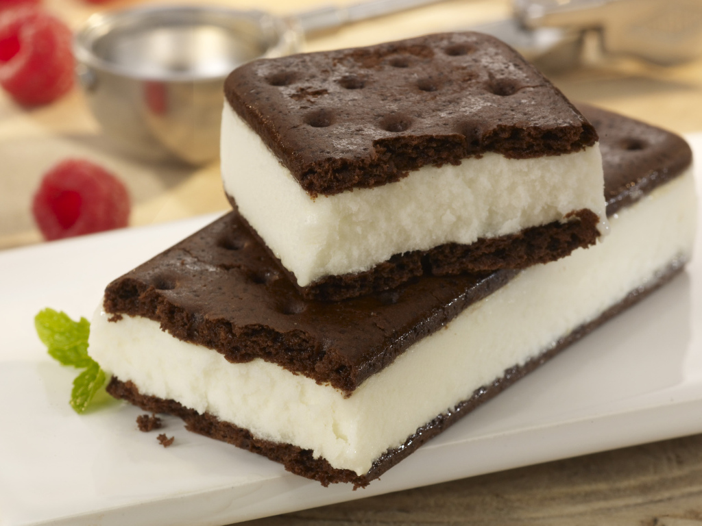 Мороженое с печеньем