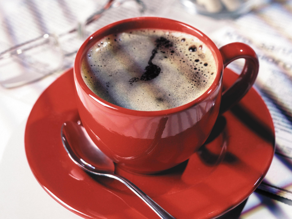 Кофе в красной чашке
