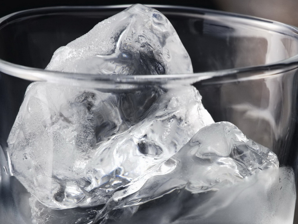 Стакан со льдом