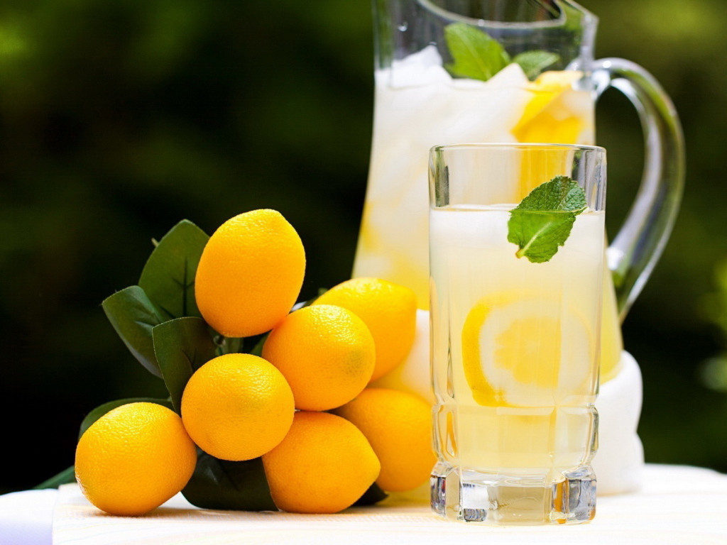 Лимоный напиток со льдом