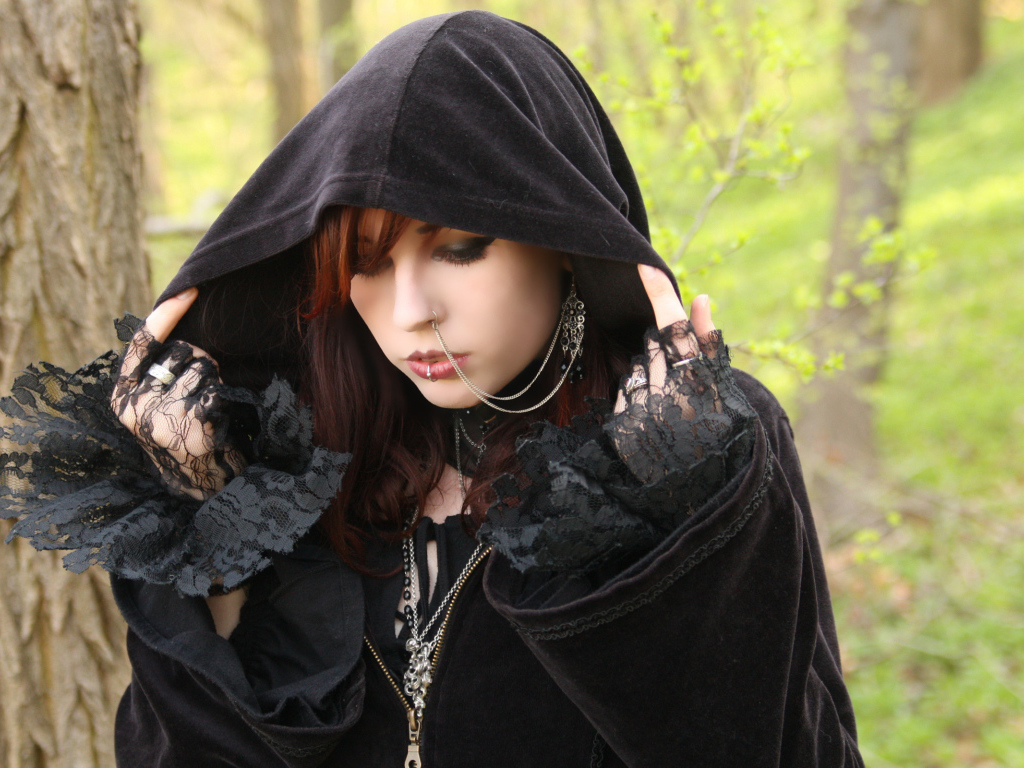 Девушка с пирсингом