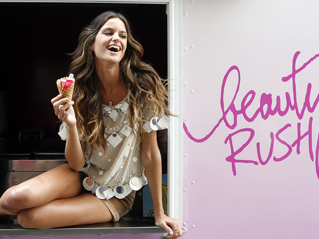 модель Izabel Goulart