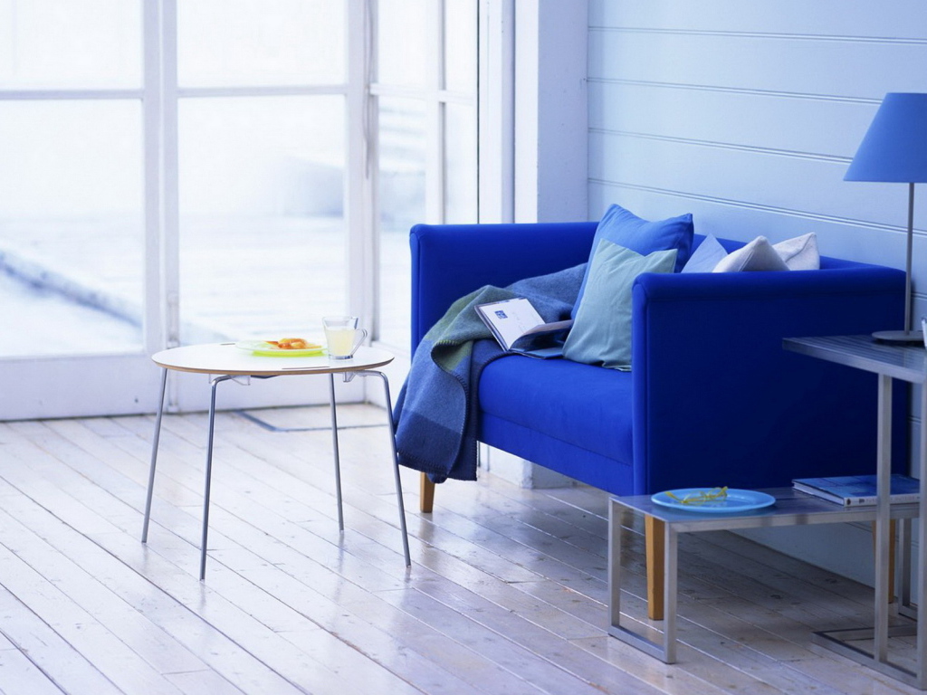 Кресло и столик