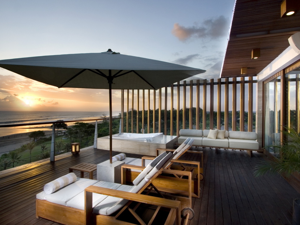 Веранда у дома