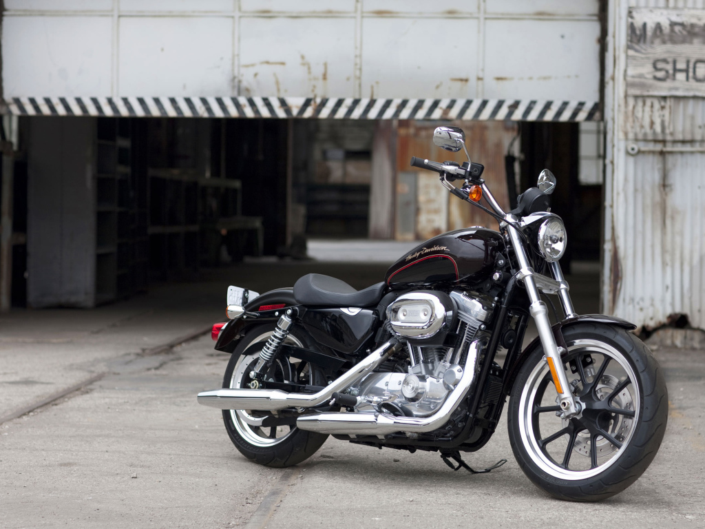 Harley Davidson XL883 SuperLow
