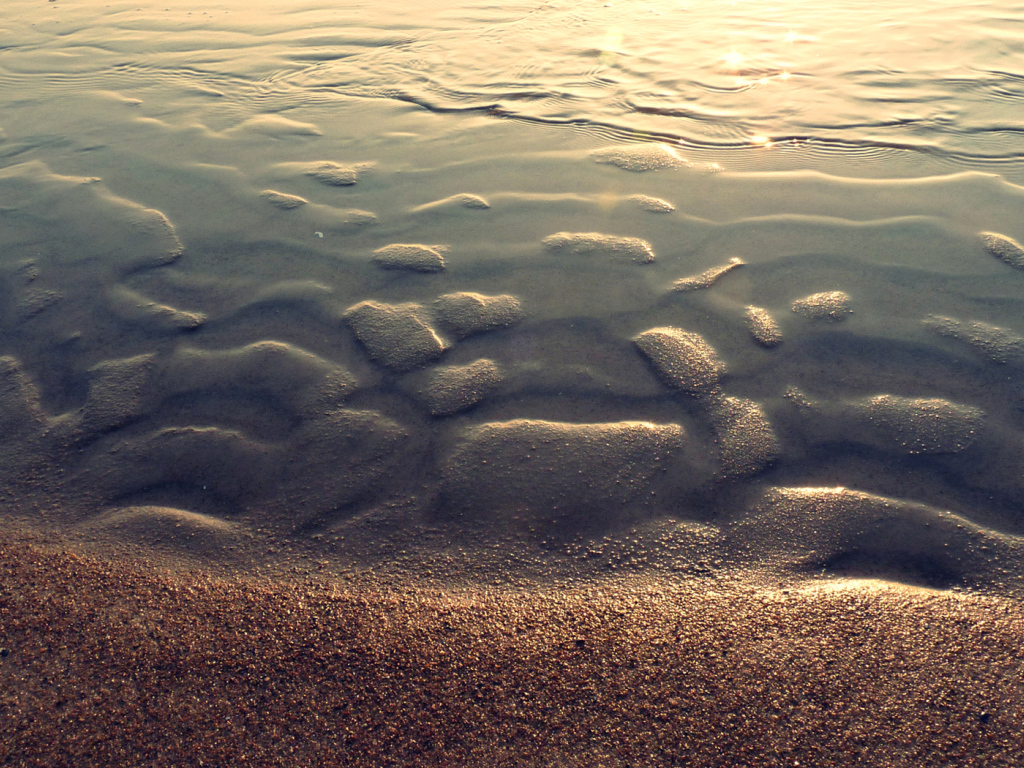 Пляж отеля фото