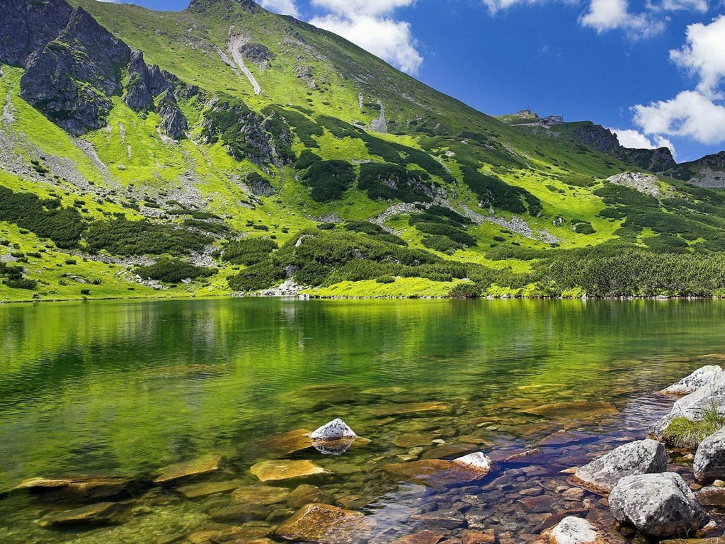 Озеро у подножия