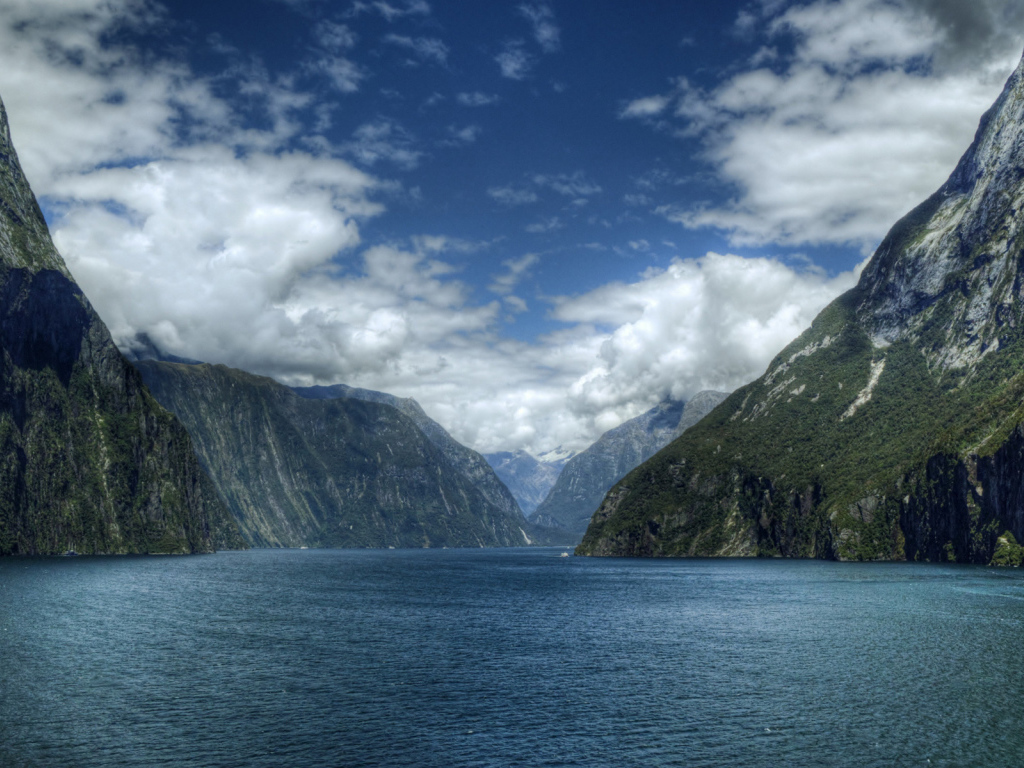 Горы и река