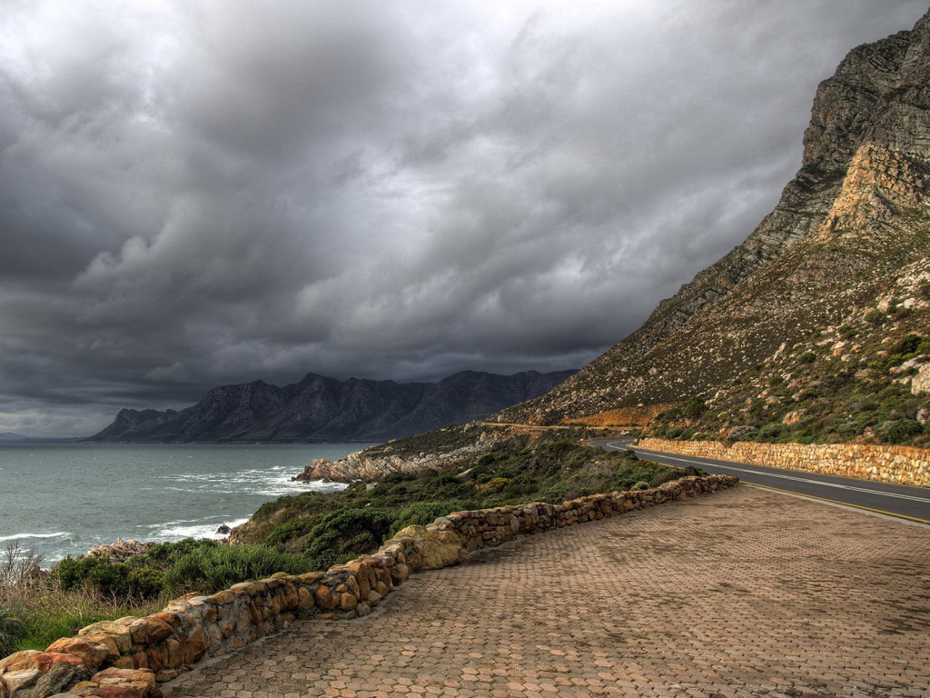 Горы и море