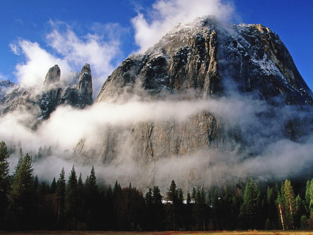 Скалы в тумане