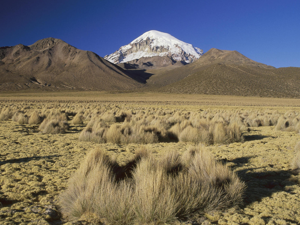 Снежная вершина в пустыне