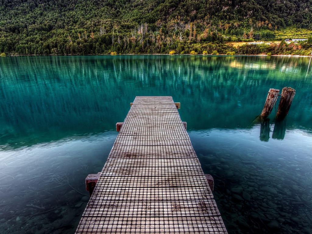 Мостик на озере