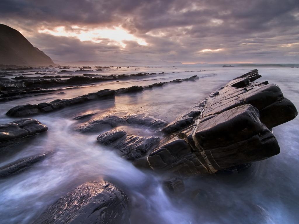 Прибрежные камни