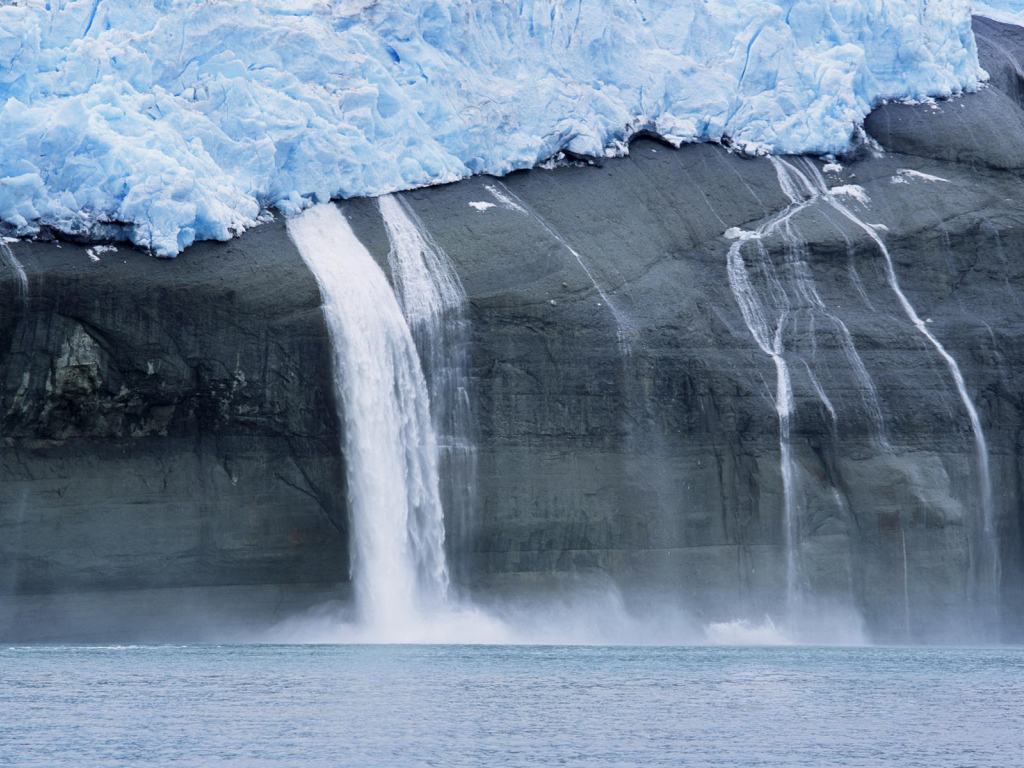Ледник на скале