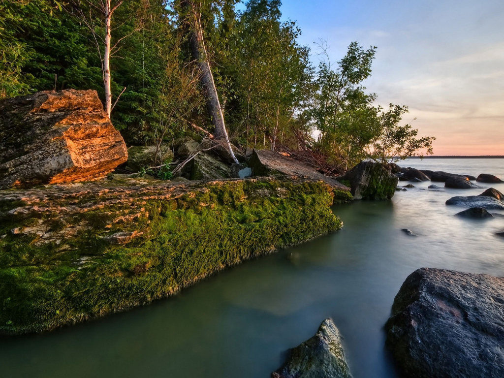 Озеро, лес, камни