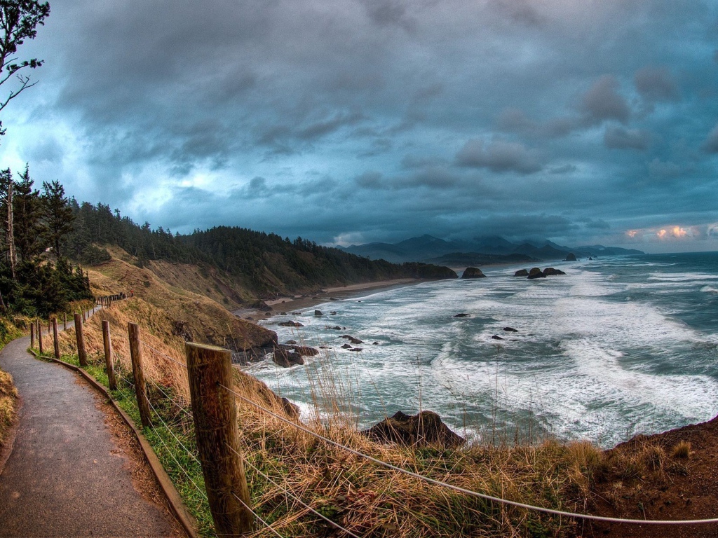 Тропинка на побережье