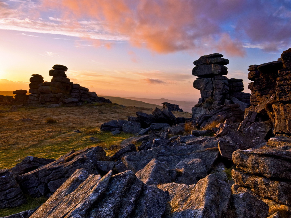 Камни на холмах