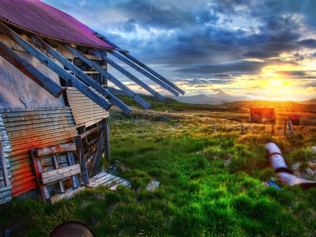 Лачуга на закате