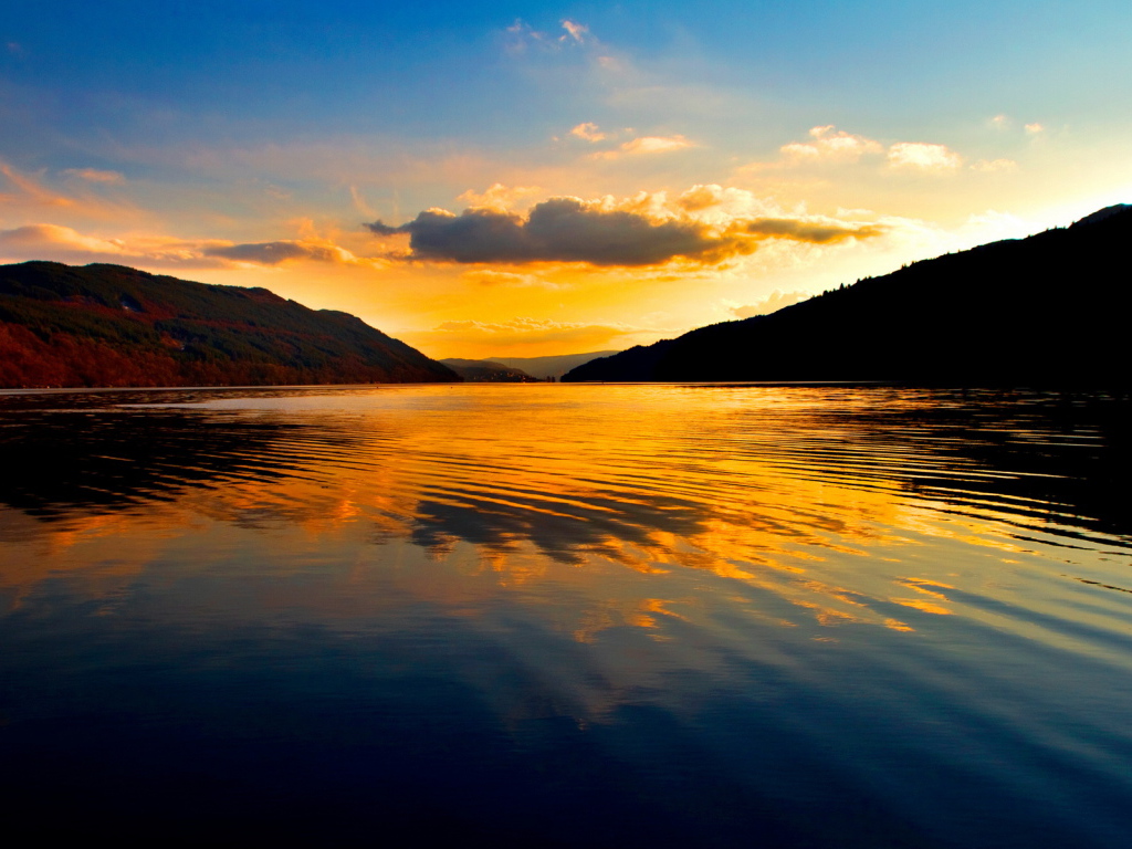 Закат над водой